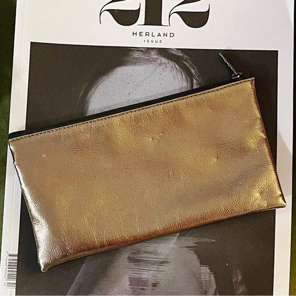 ✨Burberry Beauty Bag for Makeup and Accessories - Picture 2 of 6